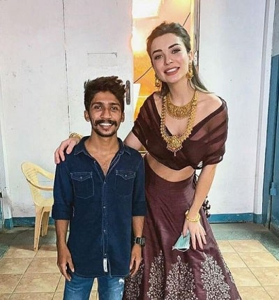 Jaffer Sadiq Wiki, Height, Age, Girlfriend, Family, Biography & More 14 Jaffer Sadiq got a chance to meet Amy Jackson