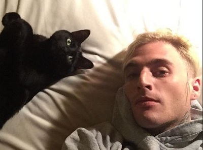 Johnny Stevens Wiki, Age, Height, Wife, Net worth, Family, Biography & More 13 Johnny Stevens and his pet cat pam