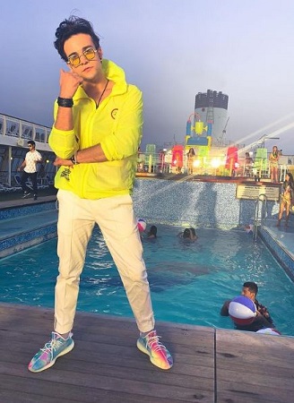 Krishna Kaul Wiki, Height, Age, Girlfriend, Family, Biography & More 7 Krishna Kaul height