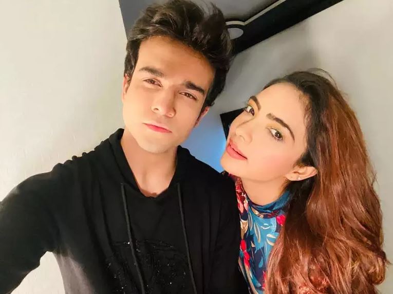 Krishna Kaul Wiki, Height, Age, Girlfriend, Family, Biography & More 12 Krishna Kaul with Pooja Banerjee
