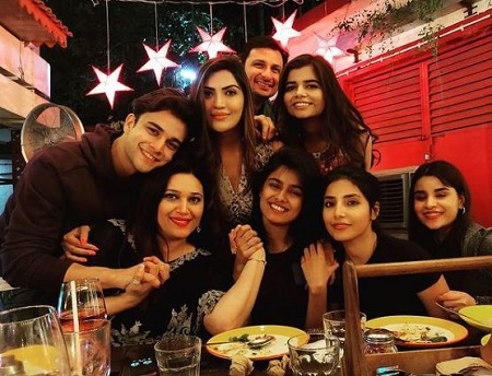 Krishna Kaul Wiki, Height, Age, Girlfriend, Family, Biography & More 15 Krishna Kaul with the cast of Punchbeat