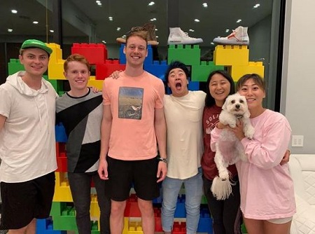 Lizzy Capri Wiki, Height, Age, Boyfriend, Family, Biography & More 12 Lizzy Capri with her friends