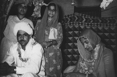 Mahashay Dharampal Gulati (MDH) Age, Wife, Children, Net worth, Biography & More 21 Mahashay Dharampal Gulati's wedding photo