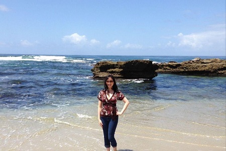 Maria Romano Wiki, Age, Husband, Net worth, Family, Biography & More 6 Maria Romano spending holidays at California beach