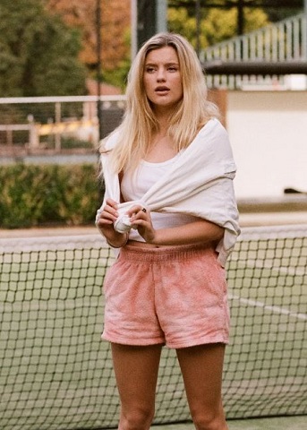 Mia Healey Wiki, Age, Height, Boyfriend, Family, Biography & More 6 Mia Healey height