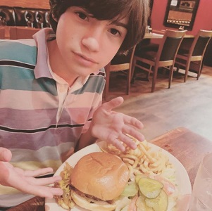 Nathan Blair (Actor) Wiki, Age, Height, Family, Biography & More 17 Nathan Blair's favorite food