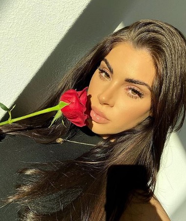 Nazanin Kavari Wiki, Height, Age, Husband, Family, Biography & More 14 Nazanin Kavari facts