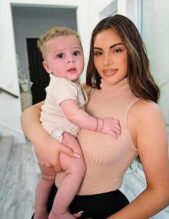 Nazanin Kavari Wiki, Height, Age, Husband, Family, Biography & More 12 Nazanin Kavari with her son Kavon
