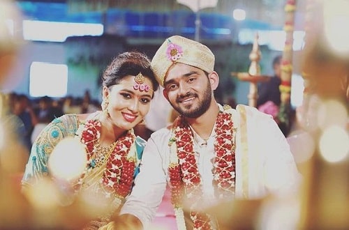 Neha Gowda Wiki, Age, Husband, Caste, Family, Biography & More 7 Neha Gowda tied the knot with childhood sweetheart Chandan Gowda
