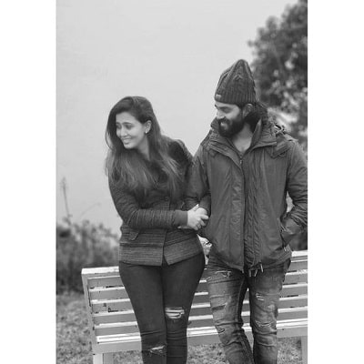 Neha Gowda Wiki, Age, Husband, Caste, Family, Biography & More 8 Neha Gowda with husband Chandan Gowda