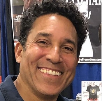 Mr. Iglesias (Netflix) Actors, Cast & Crew 9 Oscar Nunez-min