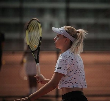 Angelina Graovac Wiki, Height, Age, Boyfriend, Net worth, Biography & More 3 Professional tennis player, Angelina Graovac moved to porn industry