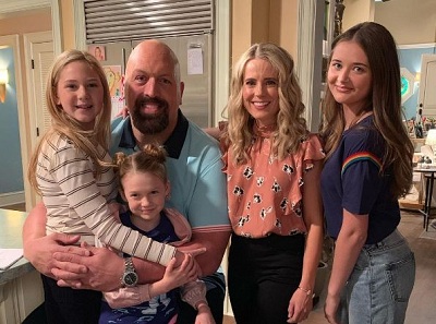 Reylynn Caster Wiki, Age, Height, Boyfriend, Family, Biography & More 8 Reylynn Caster in 'The Big Show Show'