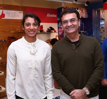 Sandeep Kataria: Wiki, Age, Wife, Net worth, Family, Biography & More 11 Sandeep Kataria with cricketer Smriti Mandhana