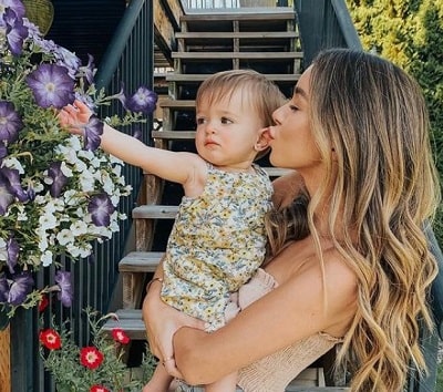 Sierra Furtado: Wiki, Age, Boyfriend, Height, Family, Biography & More 20 Sierra Furtado shared a picture of her niece on her Instagram account