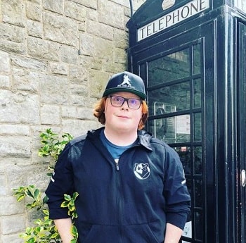 Mr. Iglesias (Netflix) Actors, Cast & Crew 8 Tucker Albrizzi-min