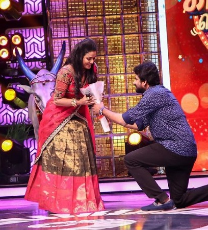 Hemanth Ravi (VJ Chitra's Husband) Wiki, Age, Children, Caste, Biography & More 9 VJ Chitra's fiance proposed her during the show Vasool vettai