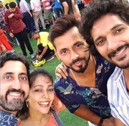 Vikas Khanchandani Wiki, Age, Wife, Net worth, Family, Biography & More 5 Vikas Khanchandani with his friends