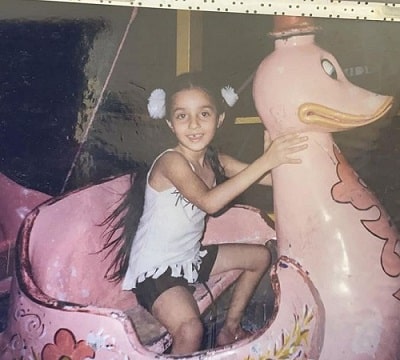 Simrat Kaur Wiki, Height, Age, Boyfriend, Family, Biography & More 9 Adorable childhood photo of Simrat Kaur.