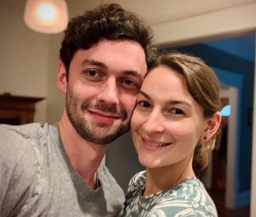 Jon Ossoff Height, Weight, Age, Wife, Net worth, Family, Biography & More 8 Alisha Kramer and Jon Ossoff dated for 12 long years before getting hitched.