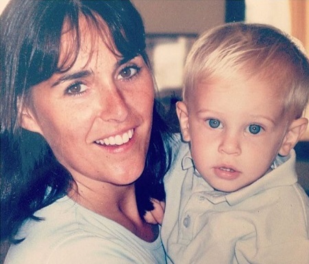 Freddie Thorp: Height, Age, Girlfriend, Family, Net worth, Biography & More 6 Baby Freddie Thorp with his mother Antonia Thorp.