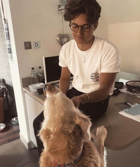 Bradley Simpson Age, Height, Girlfriend, Net worth, Family, Biography & More 16 Bradley Simpson with his dog Jesse.