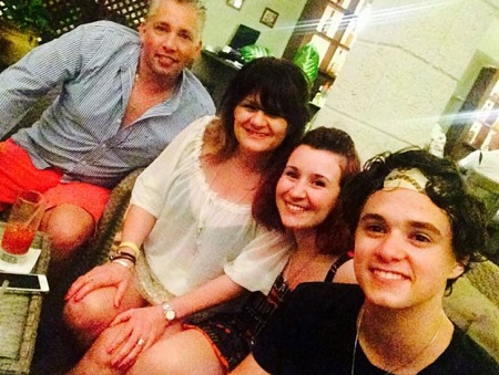 Bradley Simpson Age, Height, Girlfriend, Net worth, Family, Biography & More 7 Bradley Simpson's family
