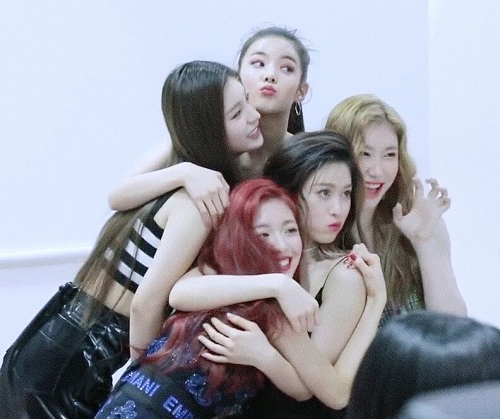 Chaeryeong is good friends with her Girl Band Members