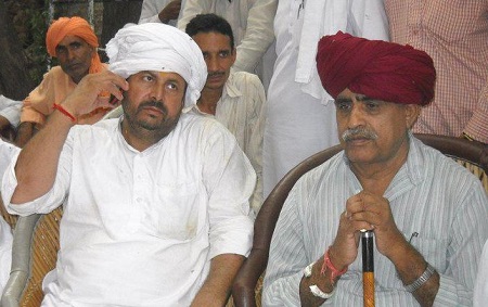 Naresh Tikait (Rakesh Tikait's Brother) Wiki, Age, Wife, Net worth, Biography & More 27 Chaudhary Naresh Tikait with leader Col.Kirodi Singh Bainsla