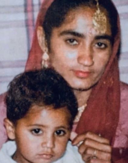 Korala Maan Wiki, Age, Height, Wife, Net worth, Family, Biography & More 2 Childhood Picture of Korala Maan along with his mother