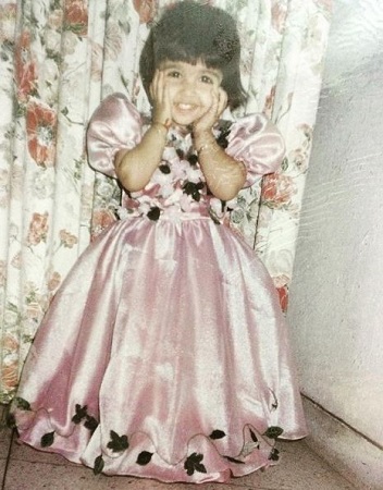 Ashi Khanna Wiki, Age, Height, Boyfriend, Net worth, Biography & More 3 Childhood photo of Ashi Khanna