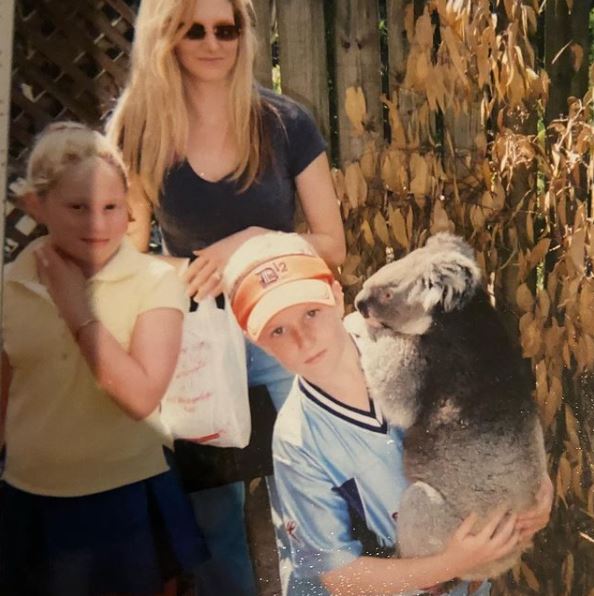 Corey La Barrie: Age, Height, Girlfriend, Death, Biography, Family & More 7 Childhood photo of Corey La Barrie with mother Lissa Burton and sister Jessica.