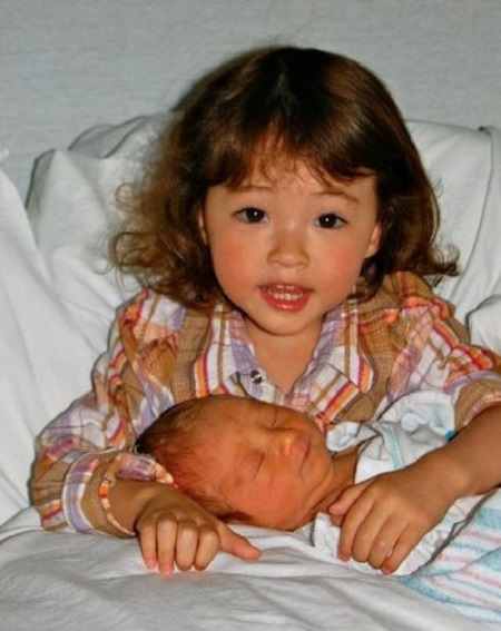 Ella Gross Wiki, Height, Age, Family, Net worth, Biography & More 4 Childhood photo of Ella Gross with her brother Roman