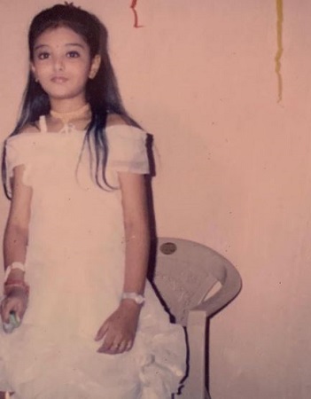Khushi Mukherjee Wiki, Age, Height, Boyfriend, Caste, Biography & More 2 Childhood photo of Khushi Mukherjee