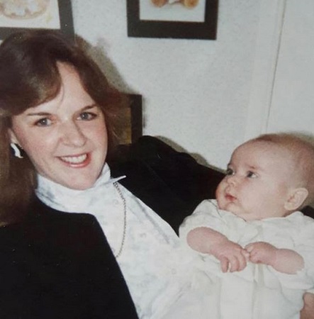 Pete Wicks: Wiki, Height, Age, Girlfriend, Net worth, Biography & More 4 Childhood photo of Pete Wicks with his mom Tracy Wicks