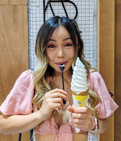 Chloe Ting Height, Weight, Age, Boyfriend, Net worth, Workout, Biography & More 18 Chloe Ting bio