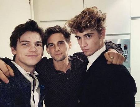 Danny Griffin (Actor) Height, Age, Girlfriend, Family, Net worth, Biography & More 7 Danny Griffin with his friends