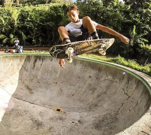 Evan Mock Wiki, Height, Age, Net worth, Girlfriend, Biography & More 11 Evan Mock captured while displaying his skating skills