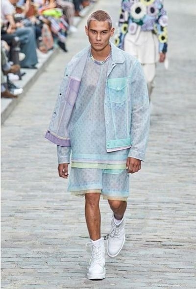 Evan Mock Wiki, Height, Age, Net worth, Girlfriend, Biography & More 13 Evan Mock walking for Louis Vuitton