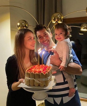 Gamze Er&ccedil;el with her husband Caner Yıldırım and daughter Aylin Mavi