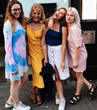 Hannah Van Der Westhuysen Wiki, Age, Height, Boyfriend, Family, Biography & More 4 Hannah Van spending time with her squad
