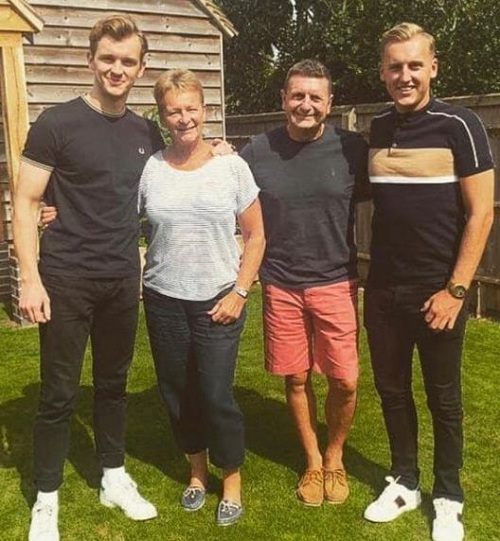 Harry Lawtey Wiki, Height, Age, Net worth, Girlfriend, Biography & More 9 Harry Lawtey shares a strong bond with his family