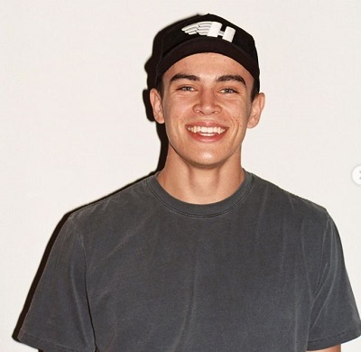 Hayes Grier: Age, Height, Girlfriend, Net worth, Family, Biography & More 2 Hayes Grier Age, Wiki & Bio