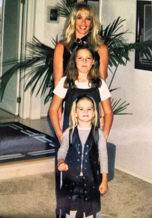 Jenna Bandy's old picture with her mom Sheryl Bandy and sister Gia Bandy