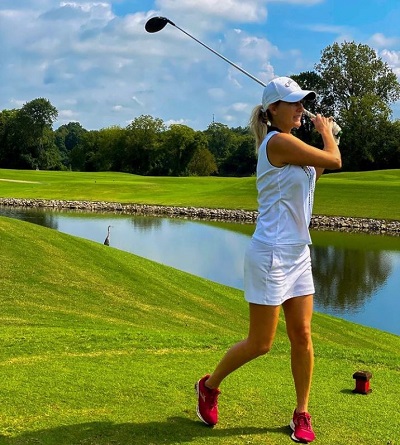 Jennifer Wayne Wiki, Height, Age, Husband, Net worth, Biography & More 15 Jennifer Wayne loves to play golf