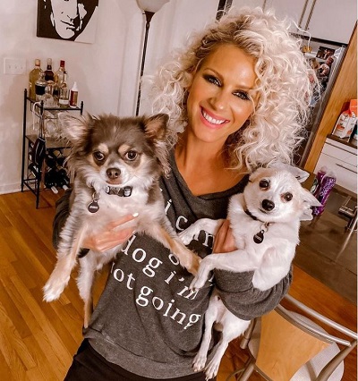 Jennifer Wayne Wiki, Height, Age, Husband, Net worth, Biography & More 13 Jennifer Wayne with her pets