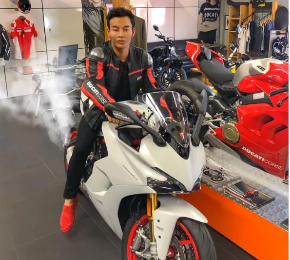 Kane Lim Wiki, Age, Height, Girlfriend, Net worth, Family, Biography & More 18 Kane Lim owns a Ducati