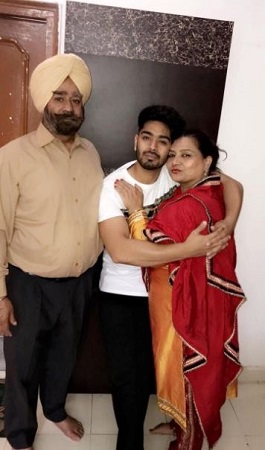 Karan Sehmbi Wiki, Age, Height, Girlfriend, Net worth, Family, Biography & More 9 Karan Sehmbi with his mother Satwinder Kaur and father K.P Singh Sehmbi