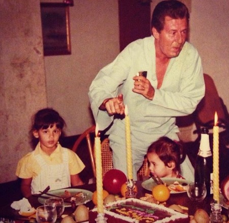 Khalyla Kuhn: Wiki, Height, Age, Husband, Net worth, Biography & More 3 Khalyla Kuhn's childhood photo with her dad and sister Khawinda