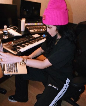 Kim lee (DJ) Age, Height, Husband, Net worth, Family, Biography & More 24 Kim Lee in her studio